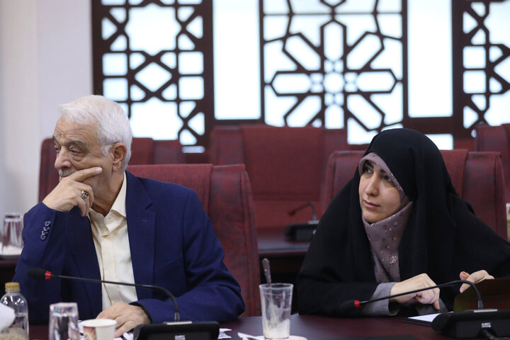 نشست کمیسیون صنایع مجلس با وزیر اقتصاد