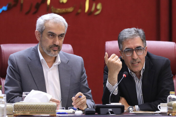 نشست کمیسیون صنایع مجلس با وزیر اقتصاد