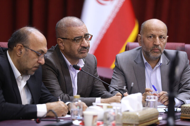 نشست کمیسیون صنایع مجلس با وزیر اقتصاد