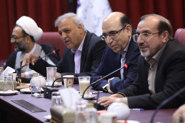 نشست کمیسیون صنایع مجلس با وزیر اقتصاد