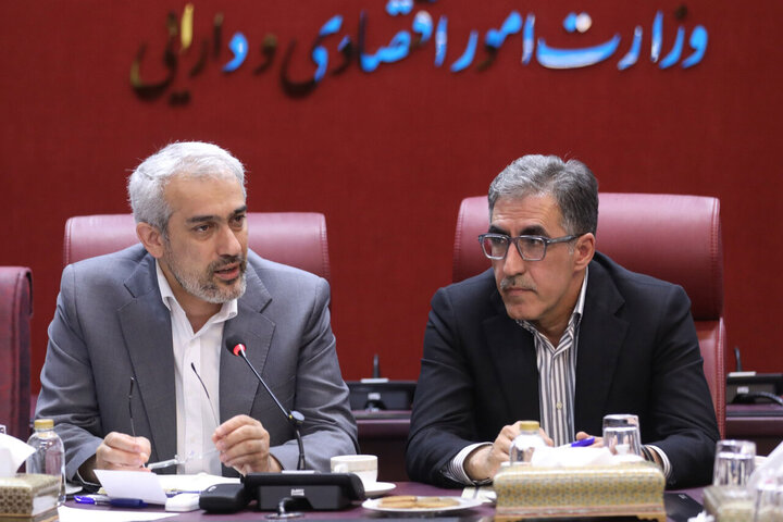 نشست کمیسیون صنایع مجلس با وزیر اقتصاد