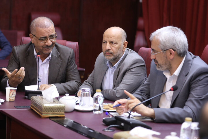 نشست کمیسیون صنایع مجلس با وزیر اقتصاد
