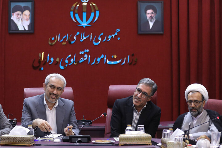 نشست کمیسیون صنایع مجلس با وزیر اقتصاد