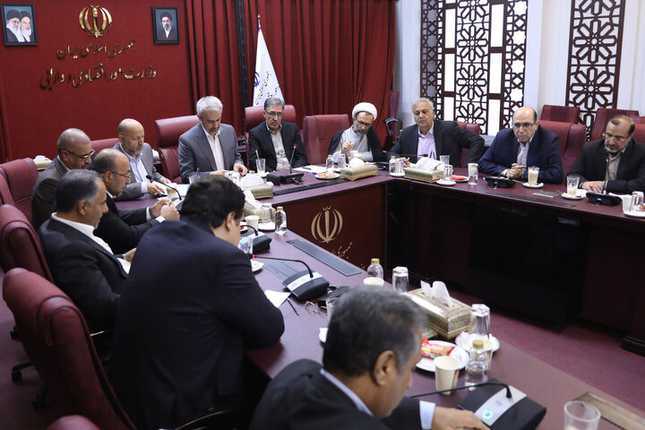 نشست کمیسیون صنایع مجلس با وزیر اقتصاد