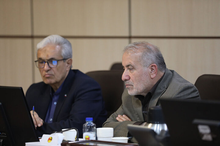 نشست فراکسیون نظارت بر صنعت آب و برق با حضور نایب رئیس مجلس و وزیر نیرو