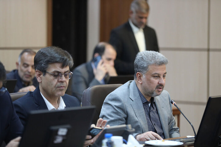 نشست فراکسیون نظارت بر صنعت آب و برق با حضور نایب رئیس مجلس و وزیر نیرو