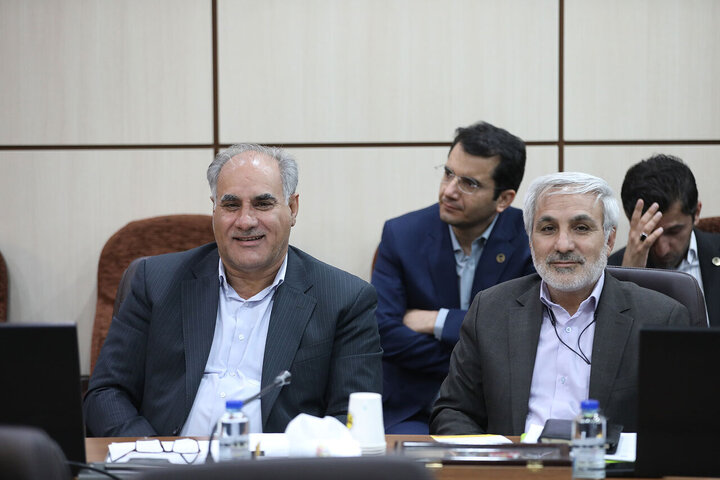 نشست فراکسیون نظارت بر صنعت آب و برق با حضور نایب رئیس مجلس و وزیر نیرو