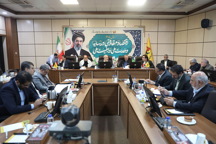 نشست فراکسیون نظارت بر صنعت آب و برق با حضور نایب رئیس مجلس و وزیر نیرو