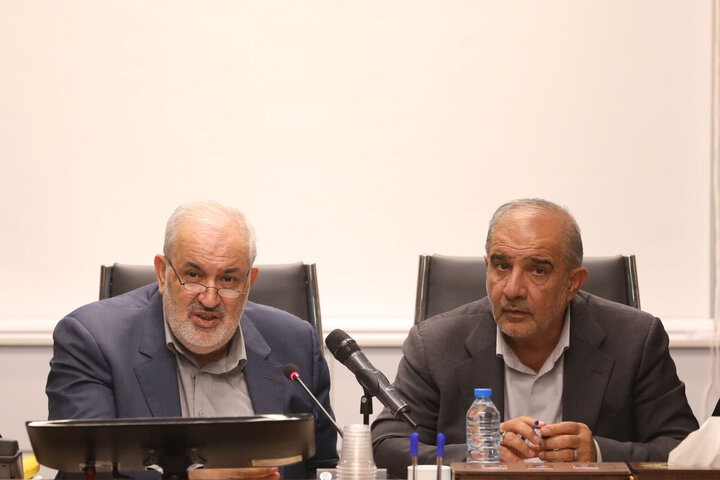 نشست مشترک کمیسیون کشاورزی، آب، منابع طبیعی و محیط زیست مجلس با وزیر نیرو