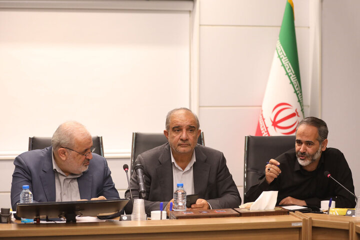 نشست مشترک کمیسیون کشاورزی، آب، منابع طبیعی و محیط زیست مجلس با وزیر نیرو
