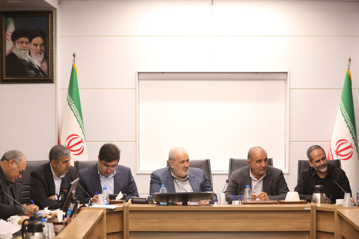 نشست مشترک کمیسیون کشاورزی، آب، منابع طبیعی و محیط زیست مجلس با وزیر نیرو