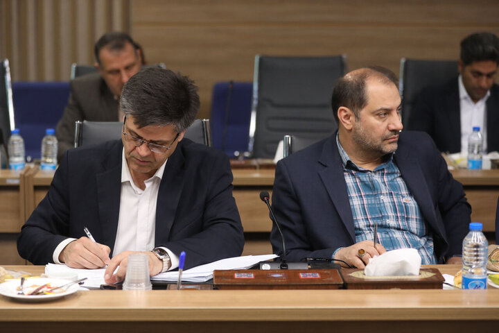 نشست مشترک کمیسیون کشاورزی، آب، منابع طبیعی و محیط زیست مجلس با وزیر نیرو