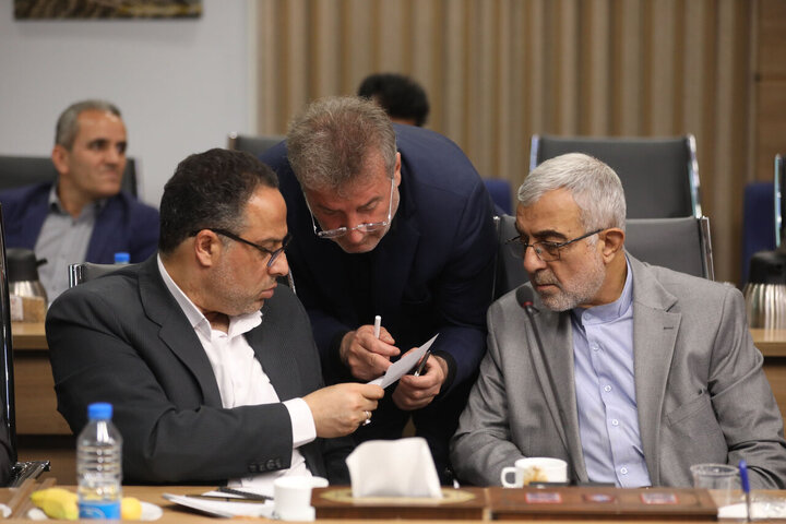 نشست مشترک کمیسیون کشاورزی، آب، منابع طبیعی و محیط زیست مجلس با وزیر نیرو