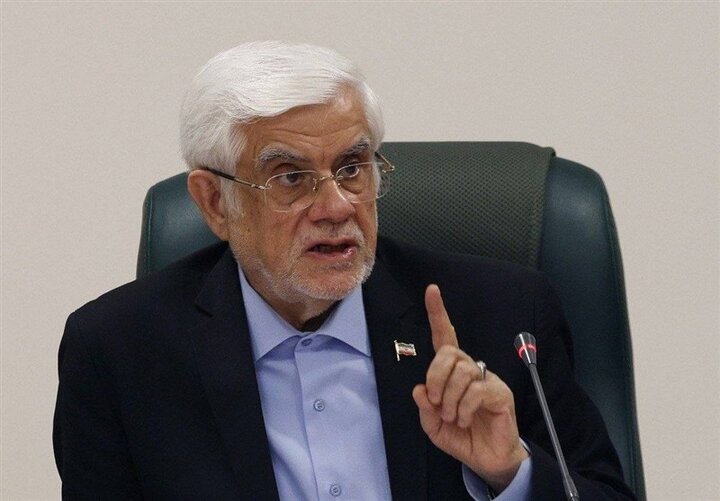 عارف: فرماندهی رهبر انقلاب و وفاداری پزشکیان به نظام بی‌نظیر است