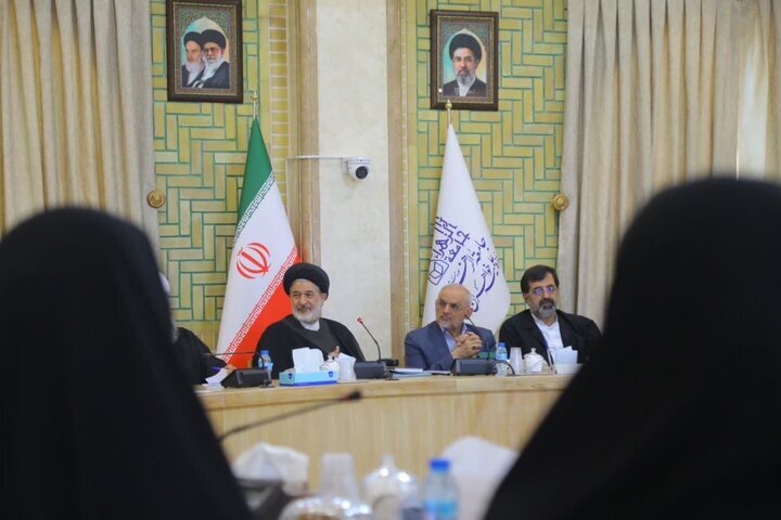 بازدید رئیس دفتر رئیس‌جمهور از جامعةالزهرا (س) قم