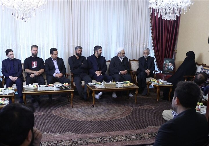 دیدار اعضای دفتر قائد شهید امت با خانواده سرلشکر شهید محمد شیرازی