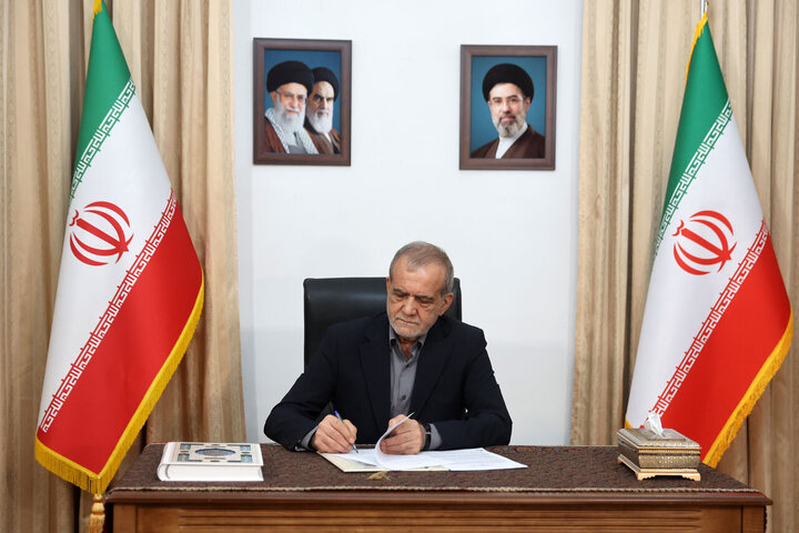پزشکیان: مشروطه نقطه عطف بیداری و آزادی‌خواهی ملت ایران بود