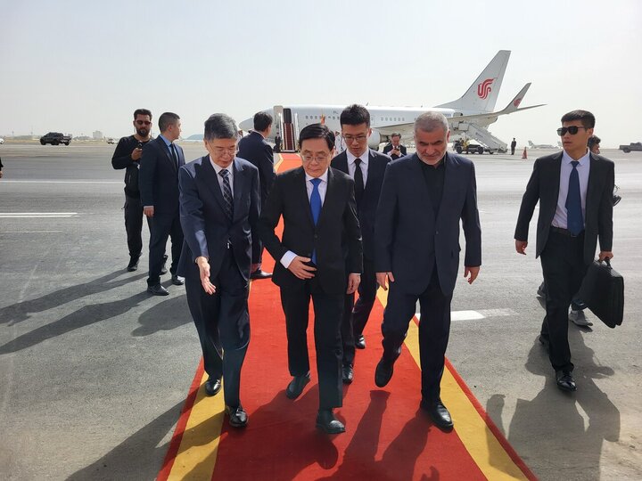 نایب‌رئیس کمیته دائمی مجلس ملی چین وارد تهران شد