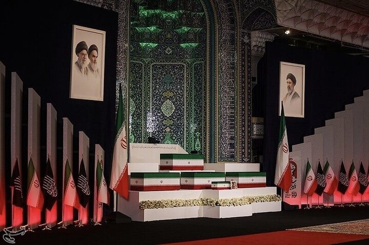 ادای احترام نمایندگان اقلیت‌های دینی کشور و برخی شخصیت های خارجی به پیکر رهبر شهید انقلاب