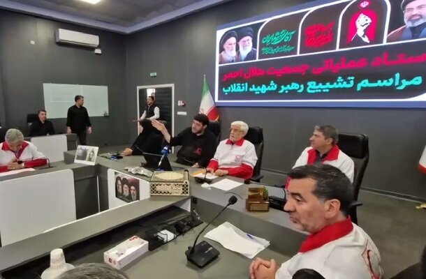 حضور عارف در ستاد عملیاتی هلال‌احمر