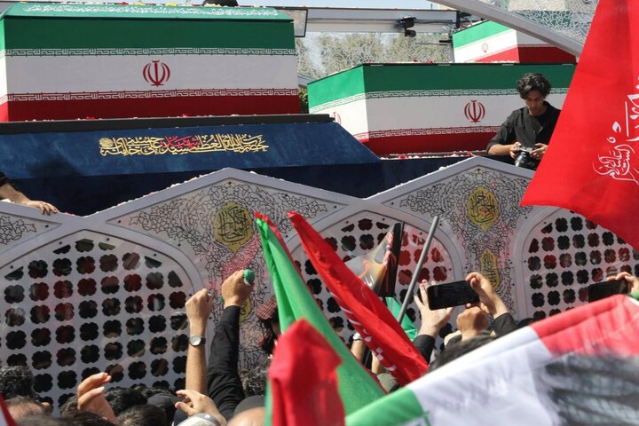 حضور هیات بلندپایه اندونزیایی برای ادای احترام به امام شهید ایران
