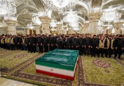 اقامه نماز بر پیکر مطهر رهبر شهید امّت در حرم مطهر حضرت امیرالمؤمنین(ع)