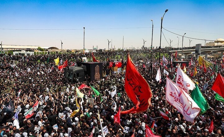 مشارکت مقتدی صدر در مراسم تشییع قائد شهید امت