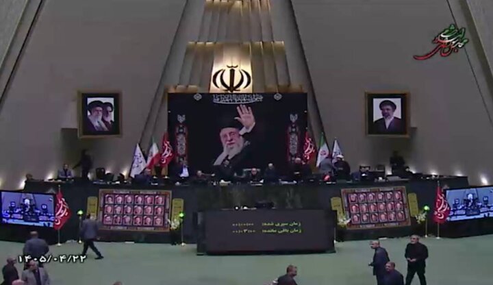 نادری پاسخ رسایی را داد: مجلس تعطیل نبود؛ ۲۰۰ جلسه کمیسیون در دل جنگ برگزار شد