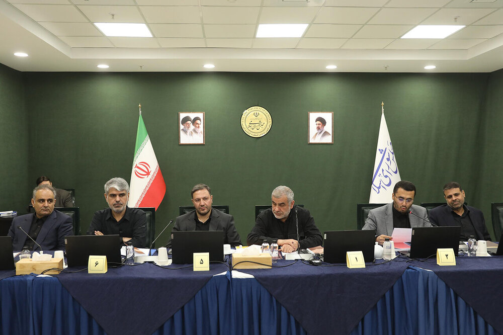 از نفوذ بیگانگان و جنایات بین‌المللی تا گرانی و بحران بنزین/ آنچه در جلسه ۲۵ مرداد مجلس گذشت