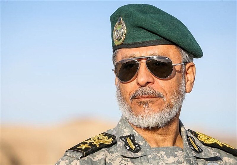 دریادار سیاری: دشمن مجبور است با ناکامی و آبروریزی منطقه را ترک کند