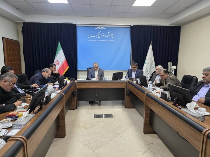 تأکید کمیسیون اجتماعی بر مطالبات نیروهای شرکتی در دیدار با دبیر مجمع تشخیص