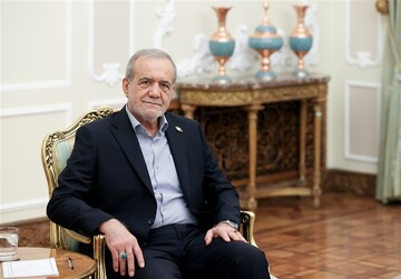 پزشکیان: وحدت با نظامیان و وفاداری به رهبری، خط قرمز دولت است
