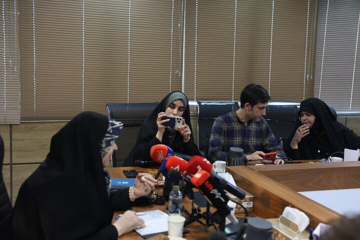 نشست فاطمه مقصودی