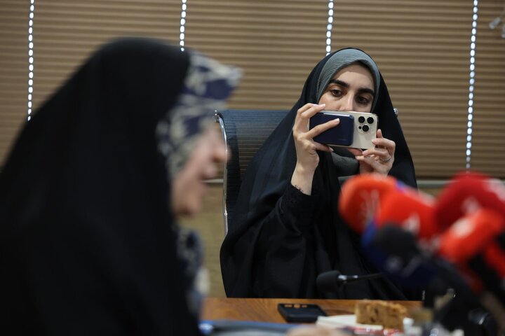 نشست فاطمه مقصودی
