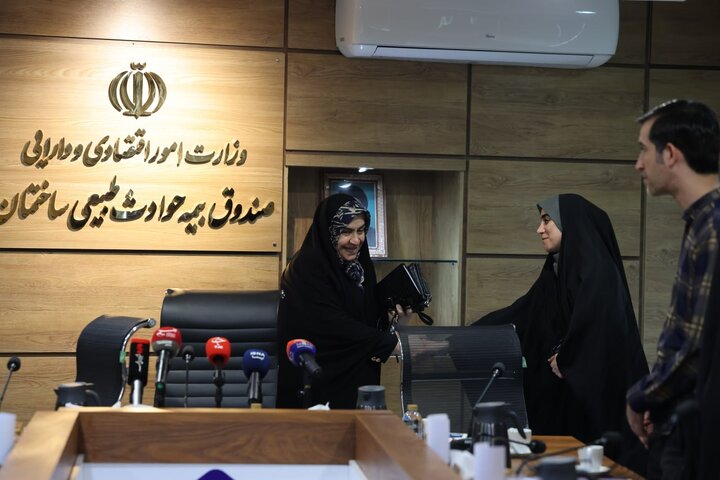 نشست فاطمه مقصودی
