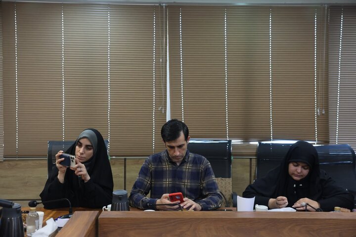 نشست فاطمه مقصودی