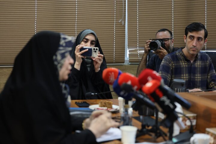 نشست فاطمه مقصودی