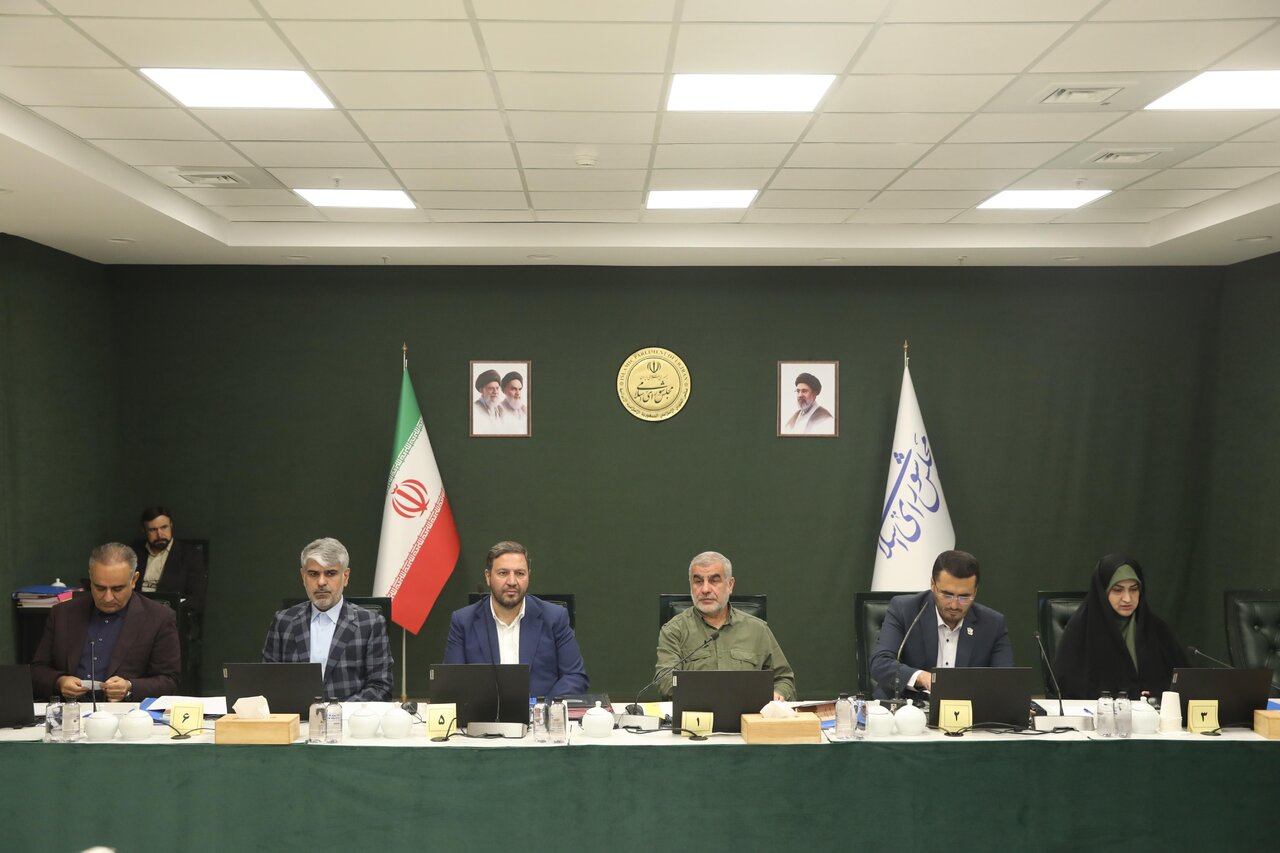 طرح مقابله با نفوذ در کانون جلسه امروز مجلس/ تأکید بر استقلال قوا و دغدغههای اقتصادی نمایندگان