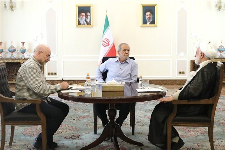 سه‌قوا یکصدا: معیشت مردم، خط اول نظام / پزشکیان در نشست سران قوا از بریکس گزارش داد