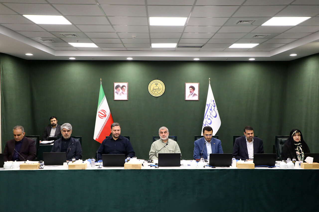 هشدار نمایندگان درباره دلار و معیشت در جلسه ۱۴ مهر/ ۲ ماده از طرح مقابله با نفوذ تصویب شد