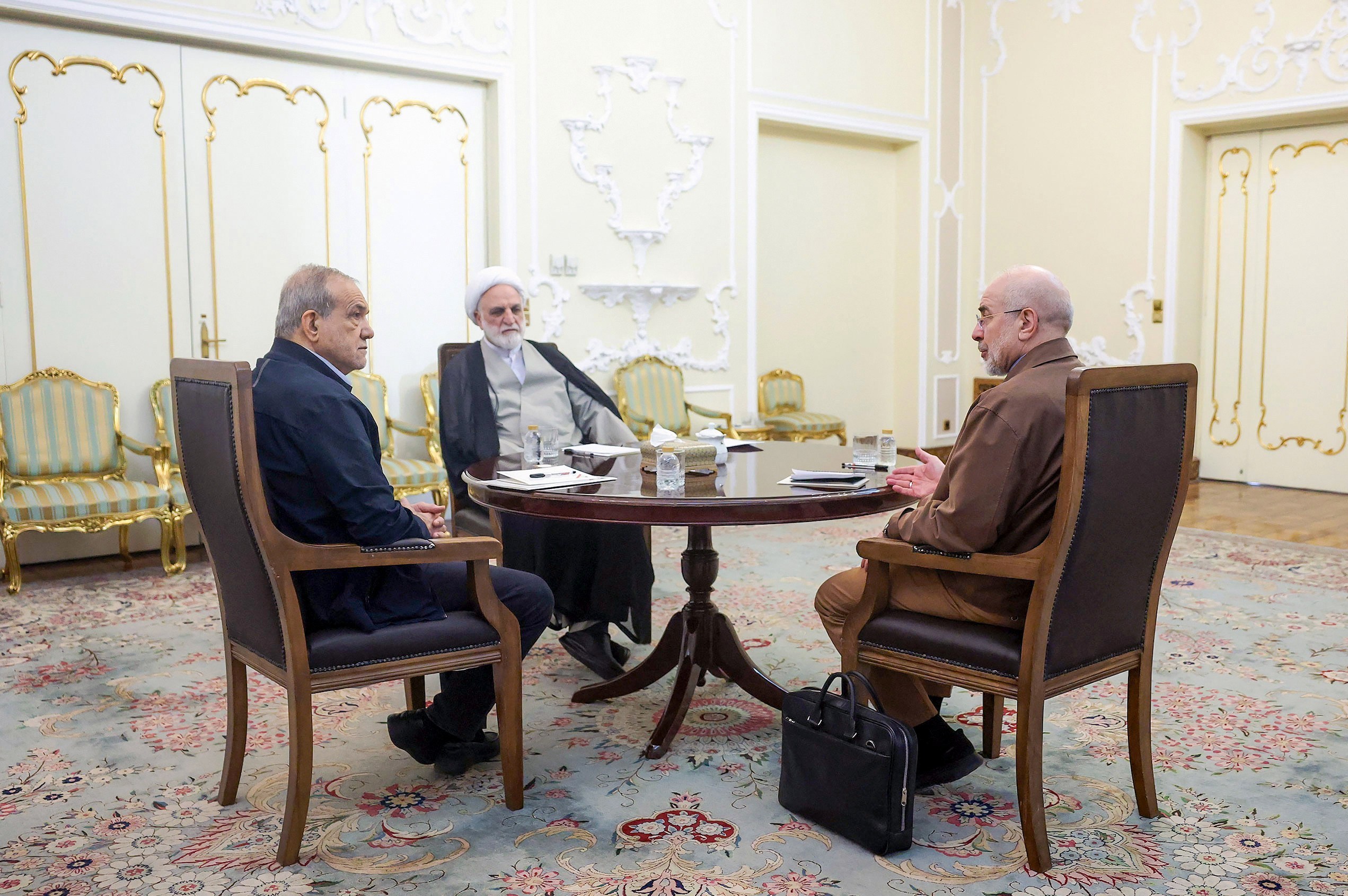 جلسه سران قوا به‌میزبانی پزشکیان برگزار شد