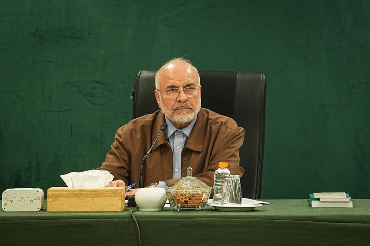 سفره مردم باید آخرین جایی باشد که تحریم و جنگ بر آن اثر می‌گذارد/ تاکید رئیس مجلس بر ارتقای معیشت نیروهای مسلح