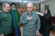 حضور وزیر پیشنهادی دفاع در منزل شهید نصیرزاده